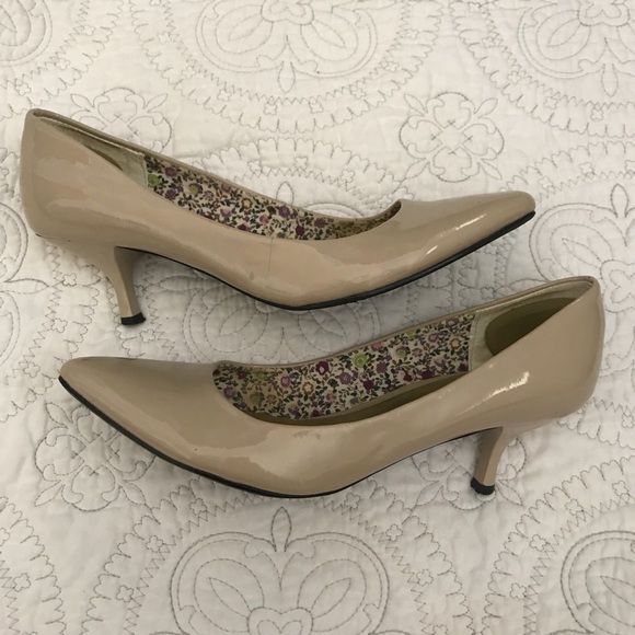G by Guess Shoes - Guess Nude Heals